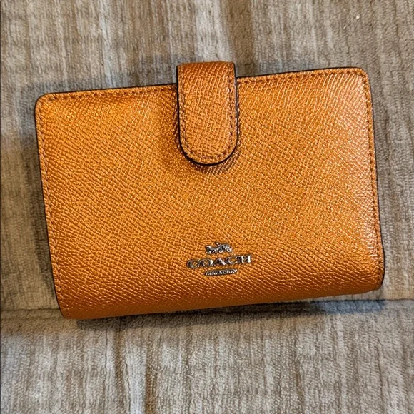 Coach Tangerine Textured Wallet like new, zippercompartment credit card ID area - Picture 1 of 8